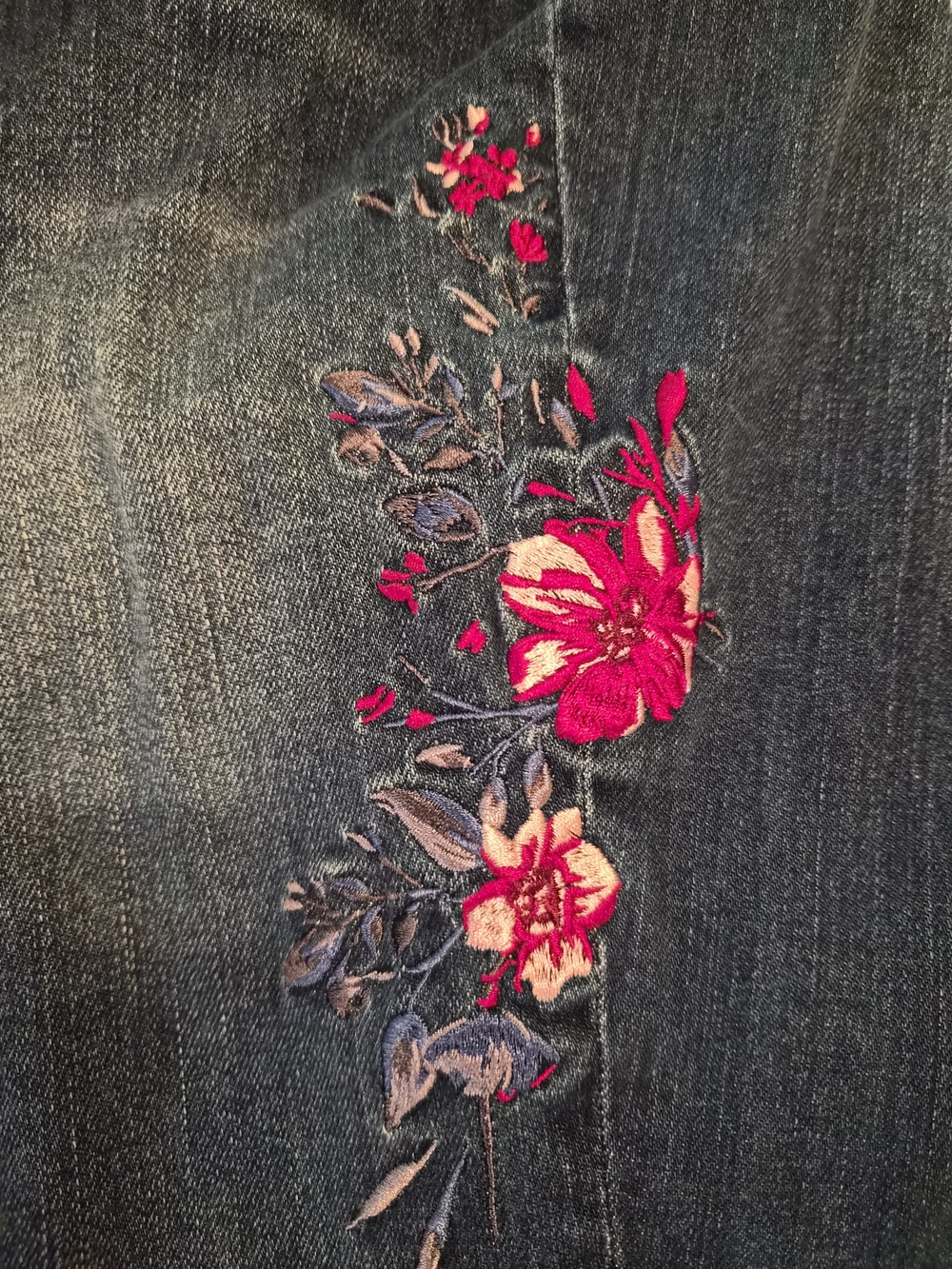 WHBM- The Girlfriend -Floral Embroidered Jeans- Size 6 - Picture 9 of 12